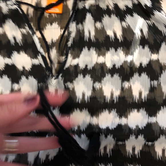 5/$20 Joe Fresh sheer blouse - Picture 4 of 6